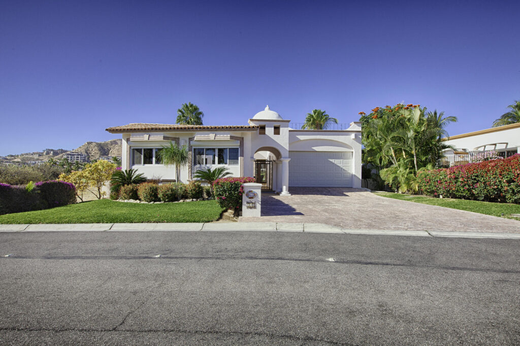 Cabo Luxury Oceano Baja Discover Casa Oceano, a stunning single-story fairway home in one of Los Cabos' most coveted communities. Prime location with – 10 Calle Oceano Baja, San Jose Corridor, BS