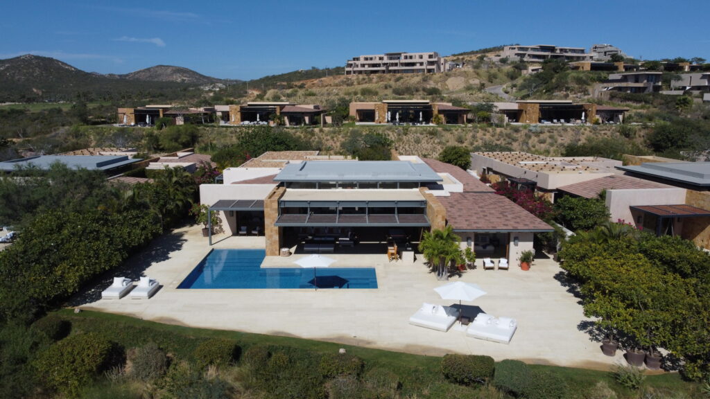 Cabo Luxury West Enclave Ritz-Carlton West Enclave, Ritz-Carlton Reserve Residence 10 offers an exceptional blend of modern luxury and serene coastal living. These single-level indoor/outdoor residences are thoughtfully designed to provide privacy and tranquility. Featuring expansive floor-to-ceiling windows, the homes showcase breathtaking – 10 The Enclave, San Jose del Cabo, BS