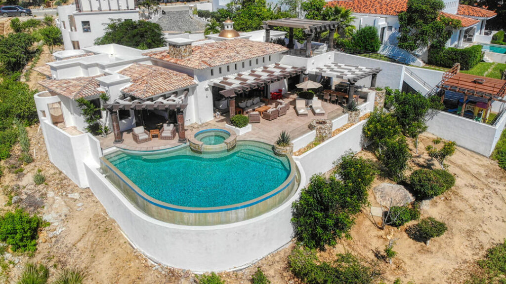 Cabo Luxury La Noria Casa Lau'ren offers contemporary luxury with 4 bedrooms plus a private casita. Overlooking the Jack Nicklaus Signature Golf Course, this elegant home features ocean – 115 La Noria, San Jose del Cabo, BS