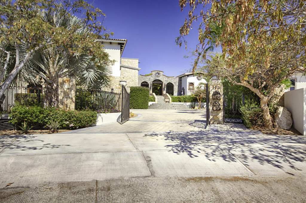 Cabo Luxury Fundadores Create a lifestyle full of family and friends in this Ocean – 190 Padre Sistiaga, San Jose del Cabo, BS
