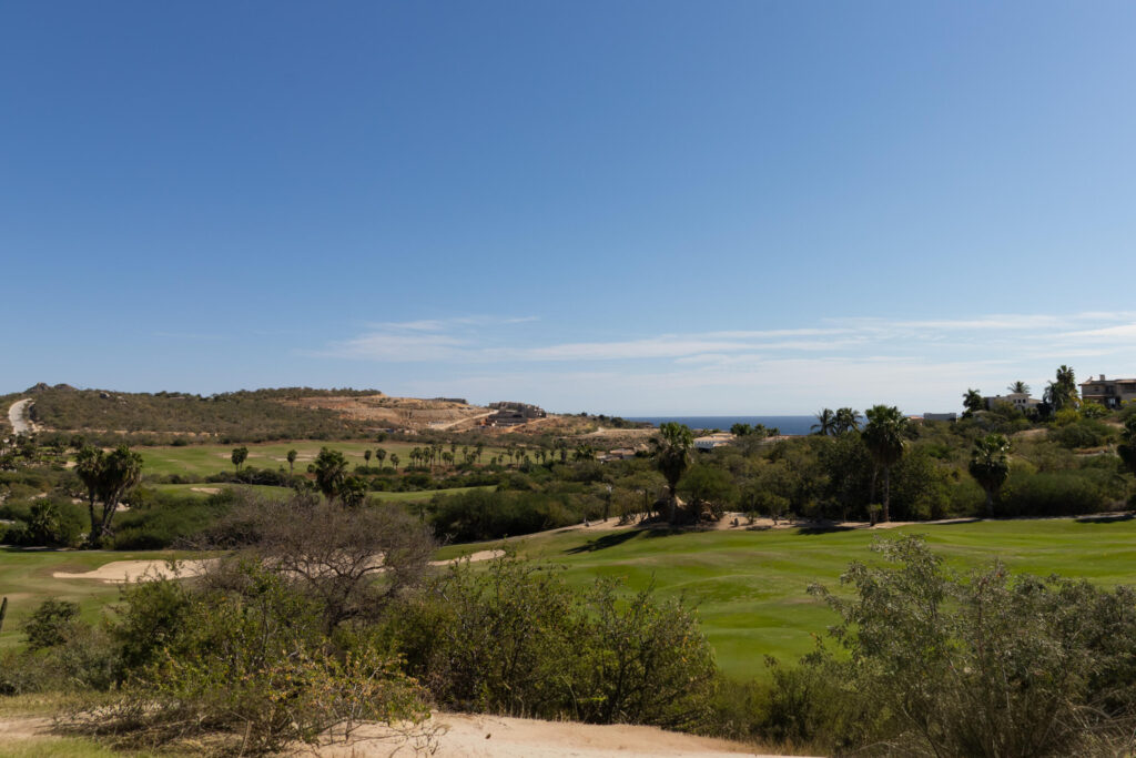Cabo Luxury El Altillo To be completed in April 2026 Altillo 56 is set within the highly secure and exclusive El Altillo , Puerto Los Cabos community, this striking contemporary estate offers an exceptional lifestyle at the intersection of privacy, architecture, and natural beauty. Positioned to capture sweeping golf course – C. Alitllo, San Jose del Cabo, BS