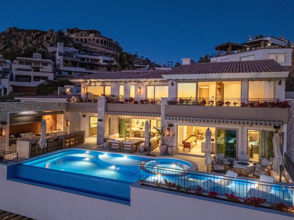 Cabo Luxury Pedregal Csl Casa LA MARACAIntroducing a truly one-of-a-kind villa located in Pedregal, the most exclusive and prestigious community in Cabo San Lucas.This extraordinary 12-suite property has been recently remodel with world-class architectural design, blending luxury, functionality, and complete privacy in every space.Designed for visionary owners, Casa LA MARACA represents an exceptional opportunity, whether as a private residence or as a high-performing luxury vacation rental.Casa LA MARACA not only offers a privileged ocean – Callejón de las campanas, Cabo San Lucas, BS