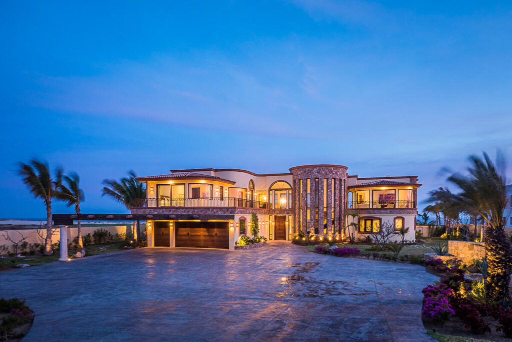 Cabo Luxury Beach Estates Beach Estate #38 is located on the ocean edge of Diamante's exclusive golf community. Walk on the beach under a Pacific sunset or gather with friends and family around the pool deck for a dinner party and you will all be sure to fall asleep to the sound of waves. Wake up to a spa day, a morning work out, 18 holes or a simple coffee and a plan to do nothing at all. Diamante has everything you want. Come home to an inspired entrance and step into your ocean – Diamante Beach Estate #38, Pacific, Pacific, BS