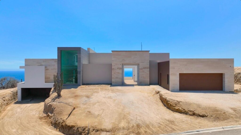 Cabo Luxury Rolling Hills **Casa Canuck** is a custom residence located at the highest point of **Rolling Hills, Pacific, Los Cabos**, offering exceptional privacy and **360-degree panoramic – LOTE No.08 MANZANA No. 25, Pacific, BS