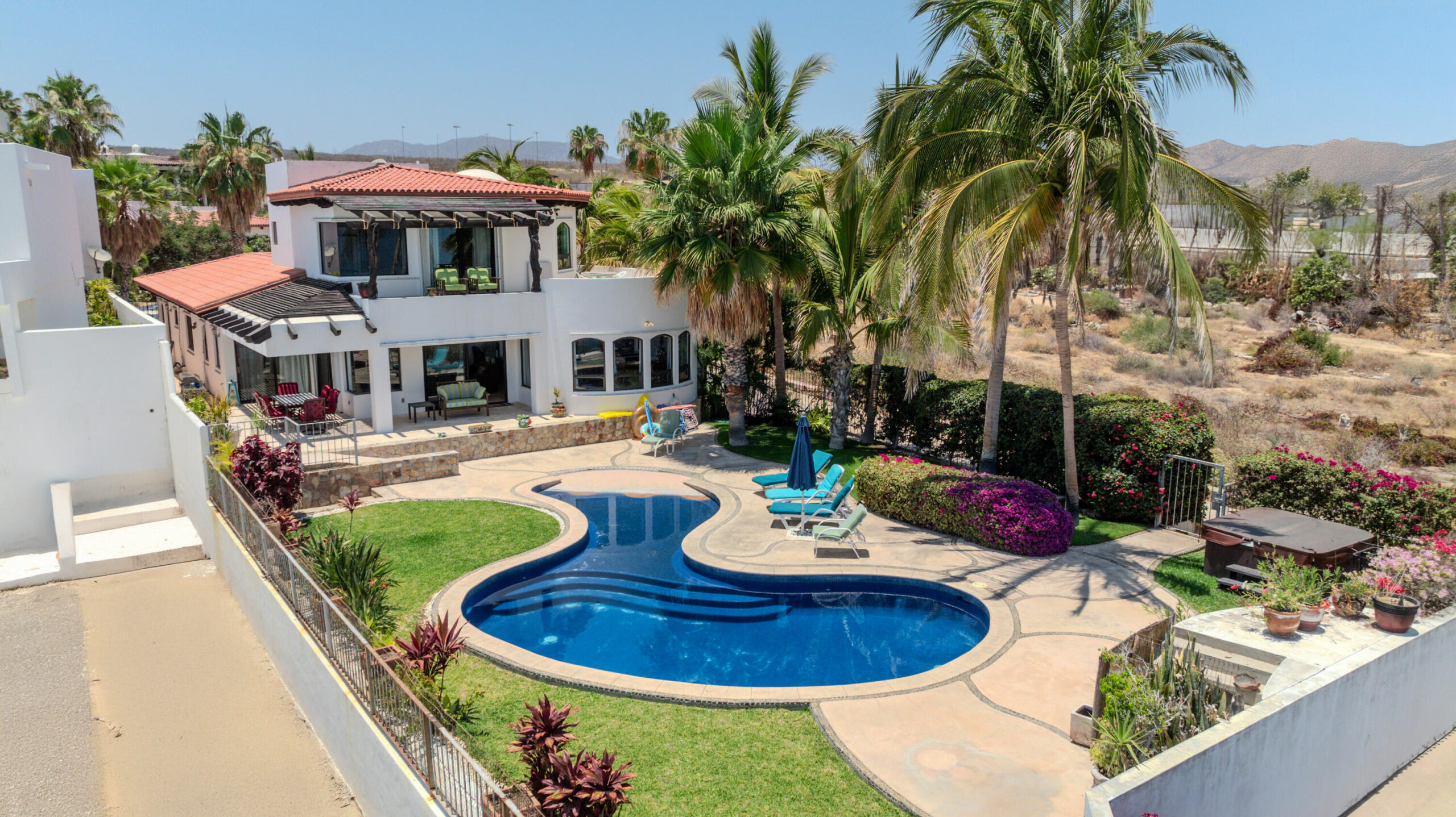 Cabo Luxury Colina Blanca Elevated above the beach, lovely Sunny Daze offers a panoramic ocean for sale