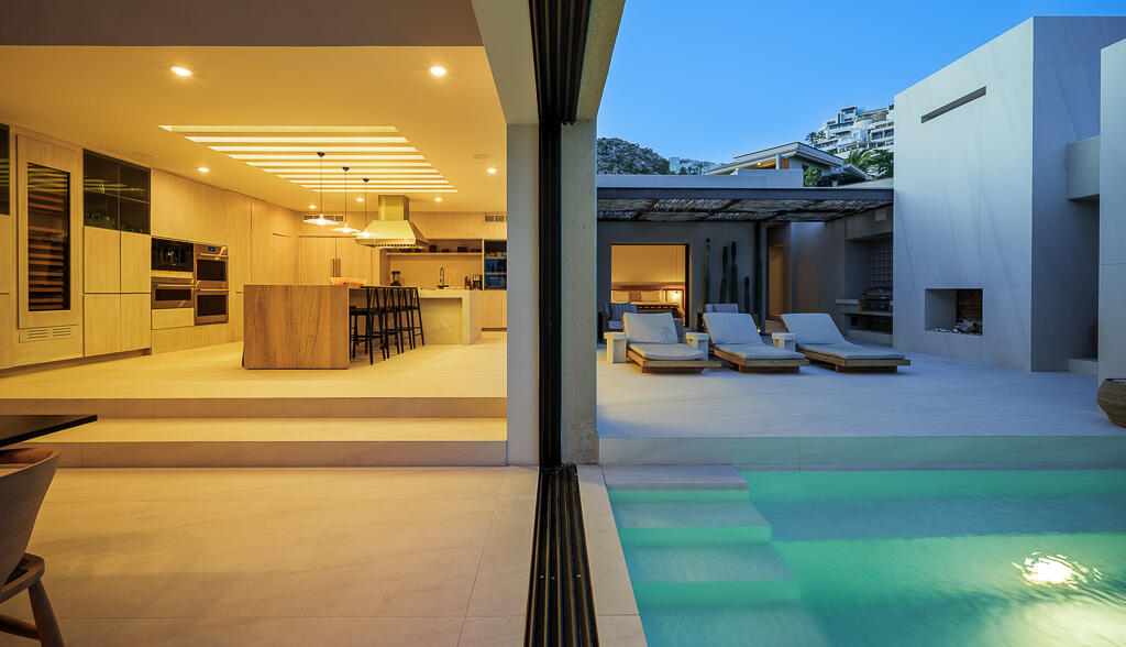 Cabo Luxury Pedregal Csl Villa Paraiso is found in the private community of El Pedregal. This stunning beach home has beautiful blue – Villa Paraiso #510, Pedregal, Cabo San Lucas, BS