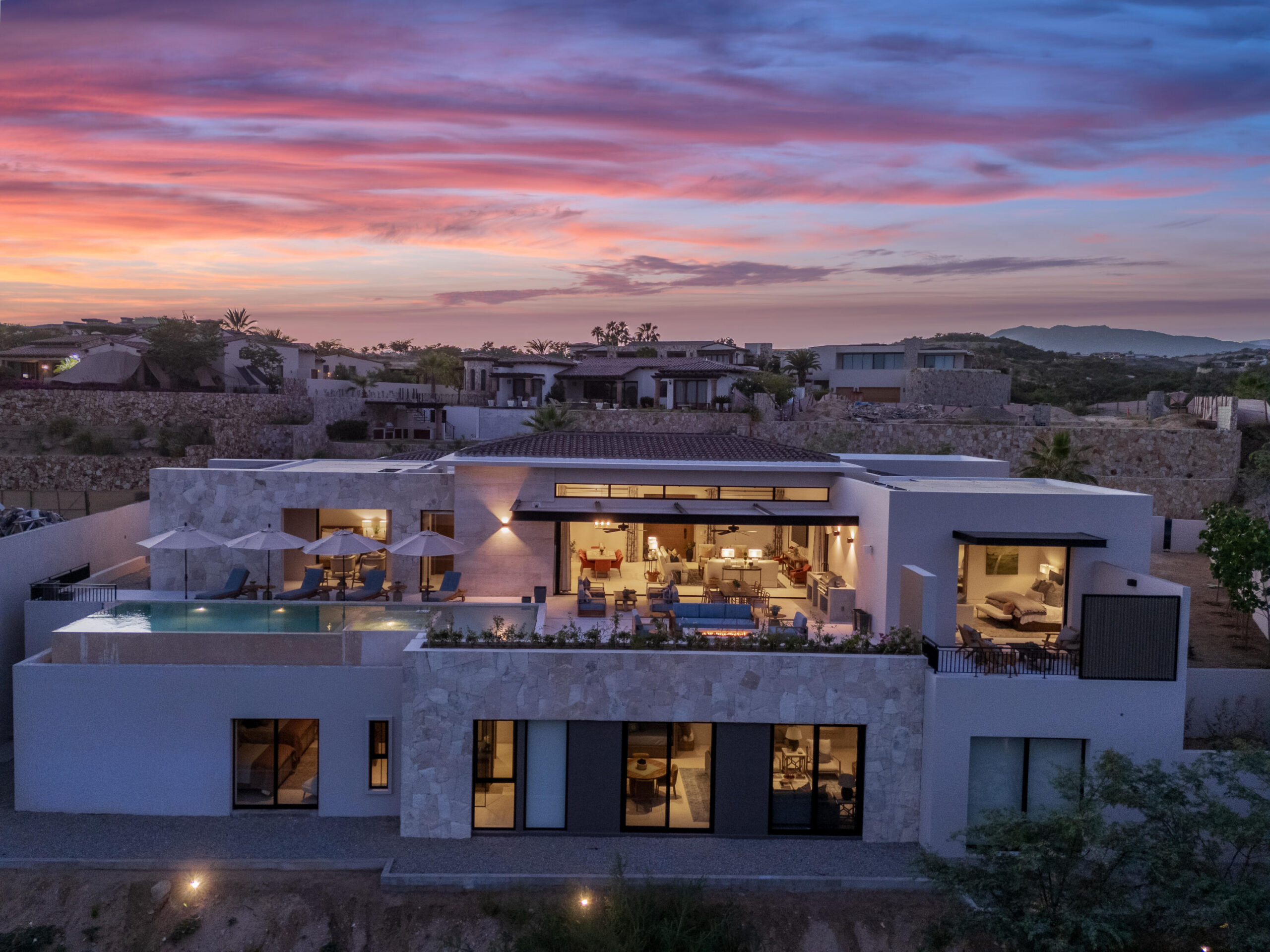 Cabo Luxury Section 18- Horizontes Welcome to Horizontes 3, an exquisite custom-made home located within San José del Cabo's most sought-after community, Querencia. Surrounded by Tom Fazio's signature golf course, recognized as one of the best in the country, this stunning residence is just a short golf cart ride from the prestigious 5-star Club House. This remarkable 6-bedroom, 6.5-bathroom home elevates luxury living with a fresh vision of architecture and design. The layout features a cozy family room, an expansive bunk bed bedroom on the lower level, and a spacious maid's quarters with an independent entrance, making it ideal for entertaining family and friends.The property boasts outdoor living spaces, including tranquil green areas, an outdoor kitchen, an infinity pool, a jacuzzi, and ocean and ravine – Las Colinas, Cabo Corridor, BS